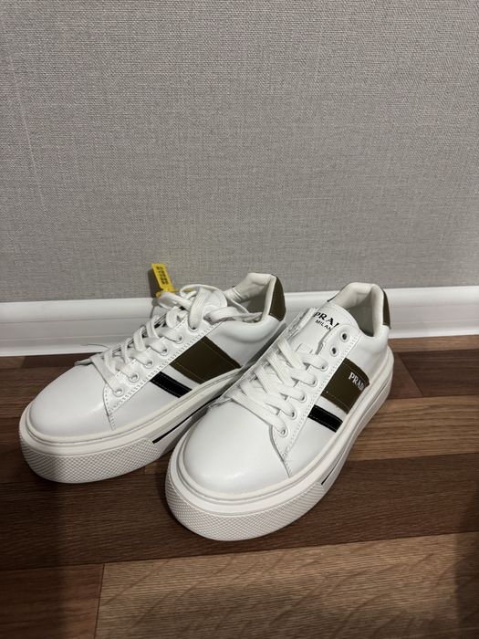 Новые кроссовки под Prada