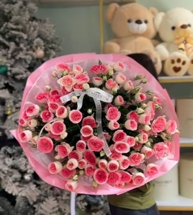 Букет кустовые роза