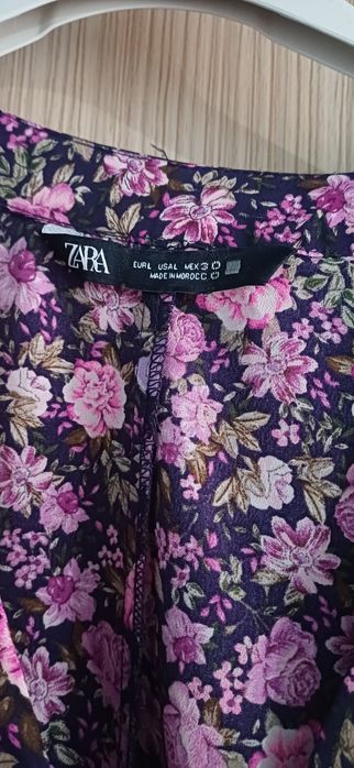 Vand rochita zara aproape noua model floral marime M/L/L