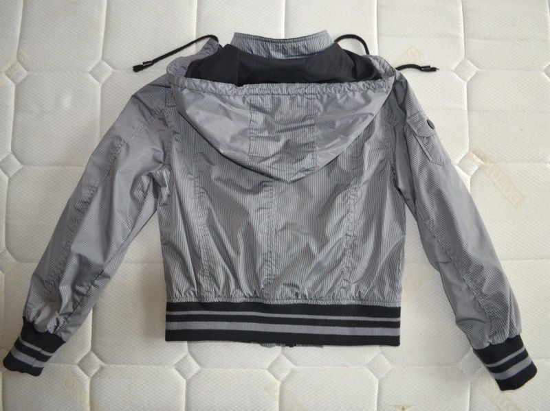 Ново детско есенно яке с качулка за дете на 7-8 г.