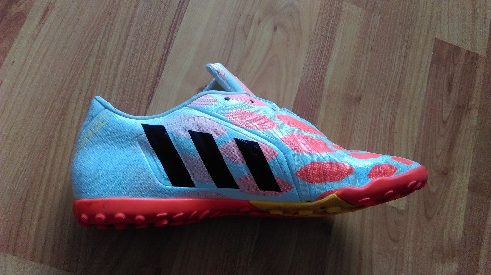 Футболни обувки(стоножки) Адидас
