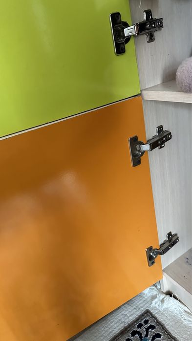 Продается деская мебель. Шкаф, стол, тумба.