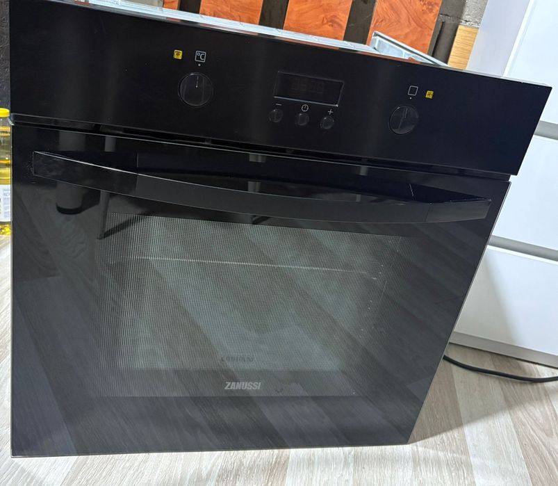 Vând plita și cuptor zanussi