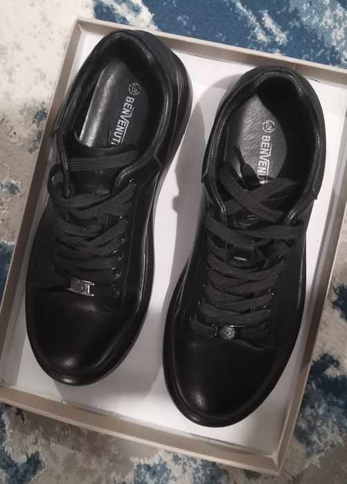 Vând pantofi sport benvenuti