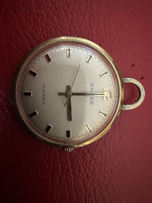 Прекрасен дамски часовник на верижка  Anker