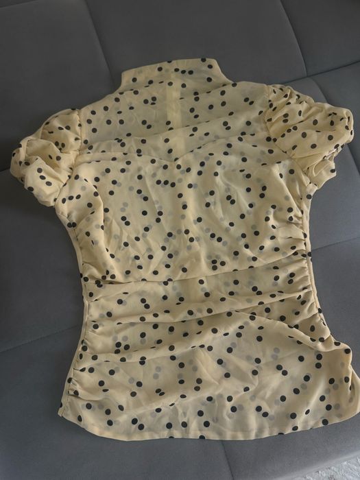 Блузка в горошек
