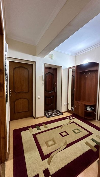 Сдам свою трёхкомнатная квартиру в центре. Рядом Госпитальный  базар,