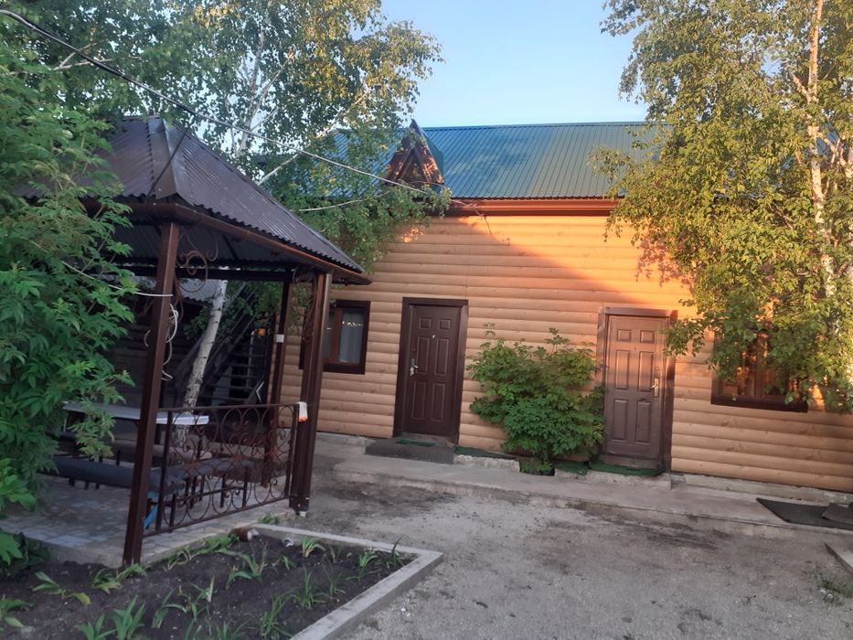 Сдам благоустроенные домики в центре.