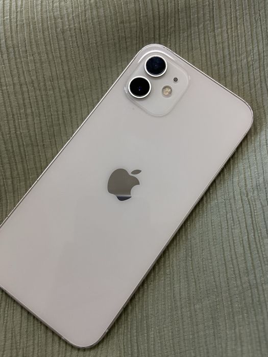 iPhone 12 64 ГБ — белый