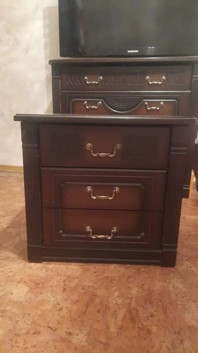 Кровать продам комод