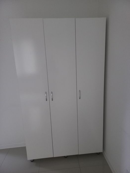 Шкаф офисный белый