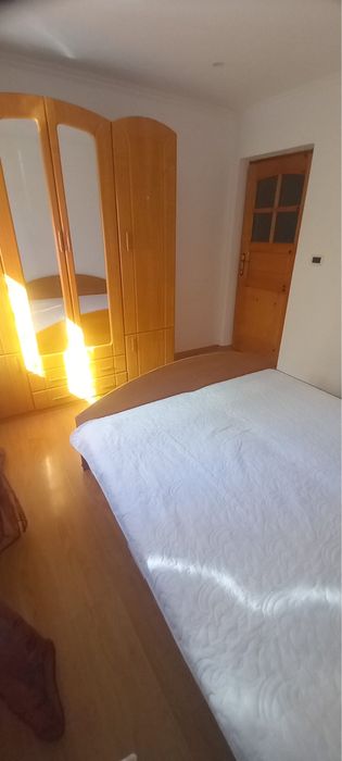 Inchiriez apartament cu 3 camere,etajul 1 in cartierul sud Focsani