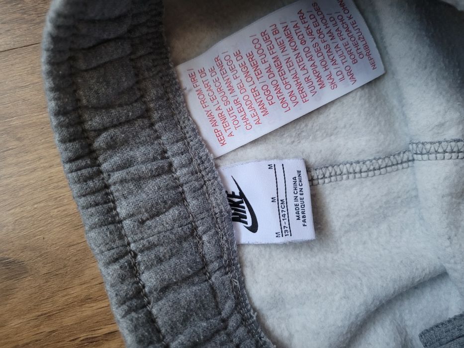 Pantaloni baiat Nike.
