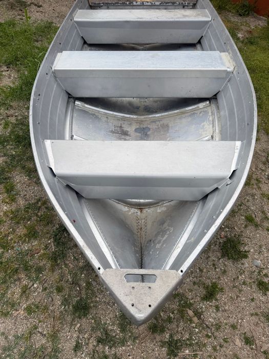 Vând barca quicksilver