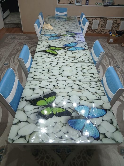 Продаю 2 стола  с 12 стульями.