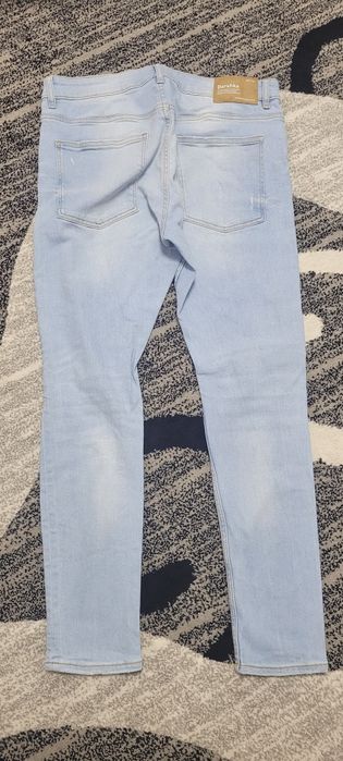 Blugi bershka albastri