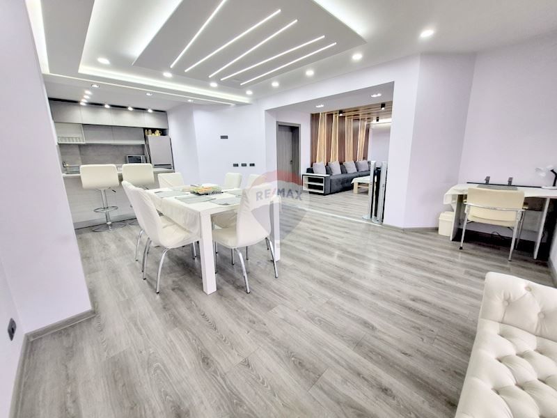 Дава се под наем Тристаен апартамент в Варна, Бриз - 160 кв.м за 1100 € - Снимка #9