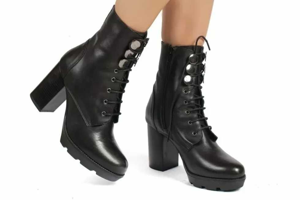 Дамски боти на ток CAMPIONE