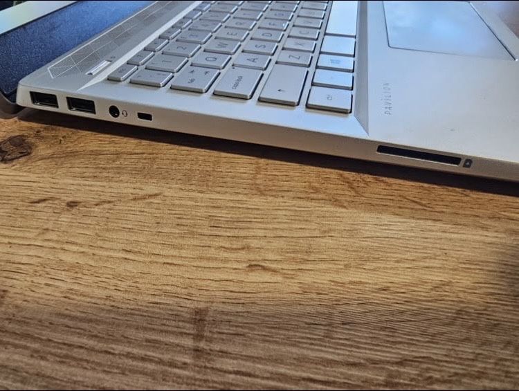 HP Pavilion 14-ce0501na | Intel Core i5 | 8GB RAM | 256GB NVMe SSD | Full HD