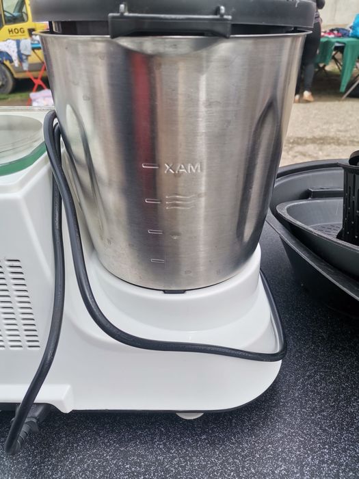 Robot de bucătărie multi funcțional