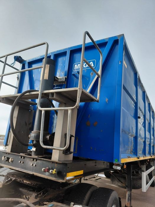 De vânzare semiremorca mega!