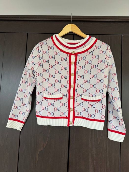 Комплект / костюм: пола, тениска и жилетка