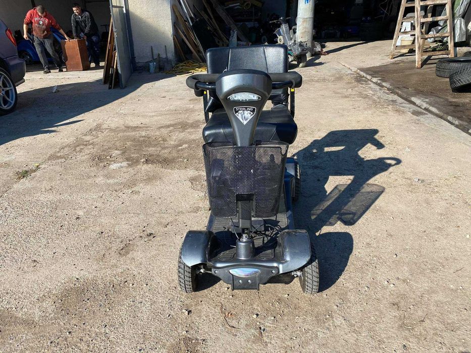 Скутер за трудно подвижни хора или инвалиди