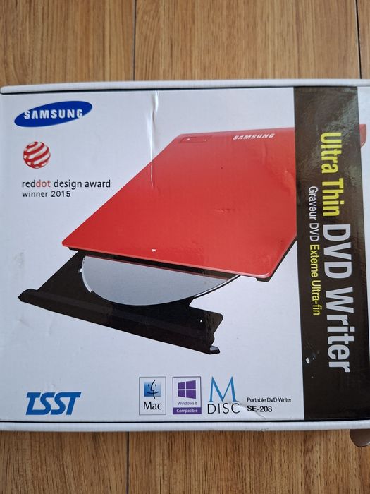 Samsung DVD extern se conectează usb.