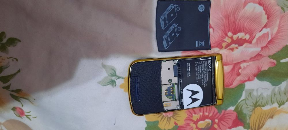 Motorola V8 GSM Orginal Imei Bor Ideal Holata