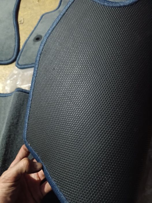 Продам новые полики