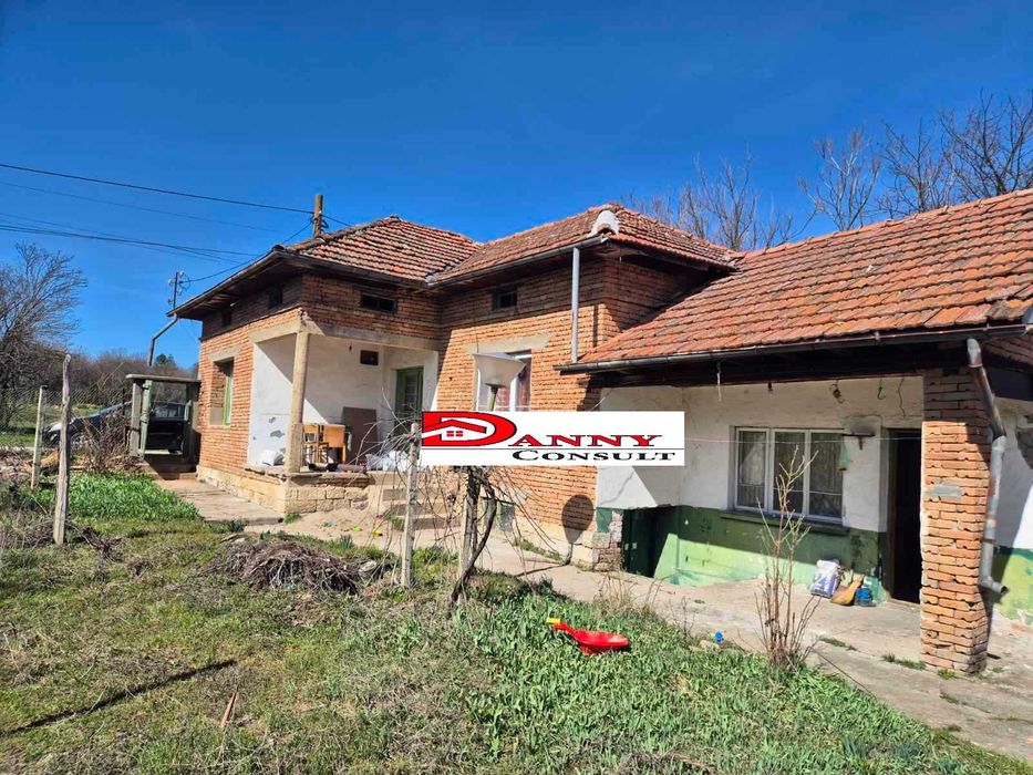 Едноетажна къща с двор в с. Павел