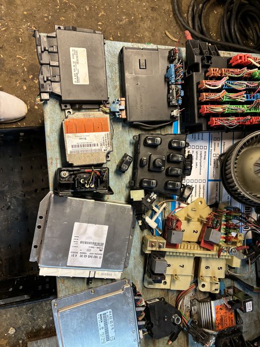 Компютър двигател/esp ,реле подгрев, бушониера и bsi за МЛ 163 2.7 цди