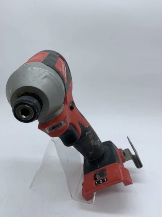 Продавам винтоверт Milwaukee M18 Blid 2, батерия 5 Mah зарядно и куфар