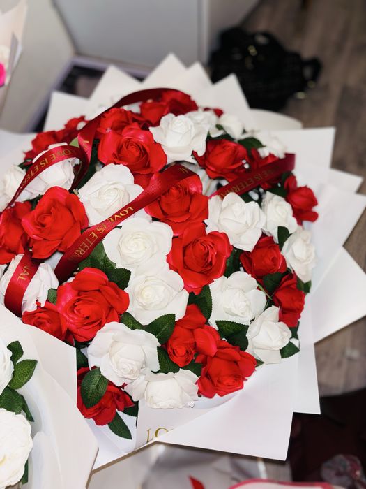 Дайын мыльные розалар, пионы букеттер бар