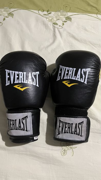 Боксерские перчатки, цену предлогайте