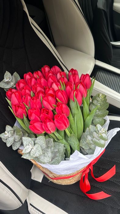 корзины из тюльпан по акции