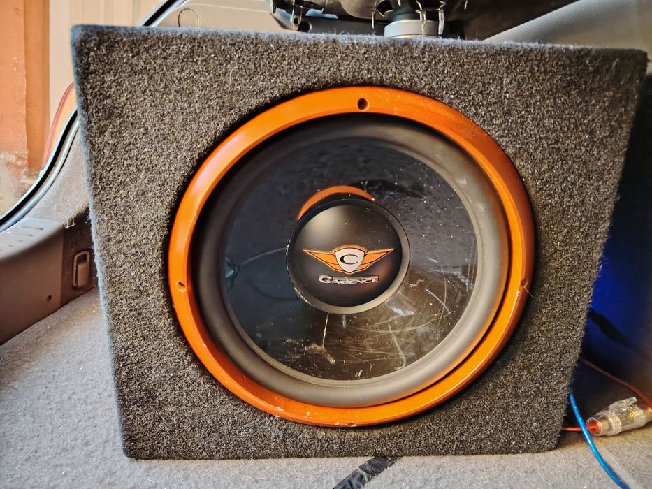 Subwoofer auto cu statie