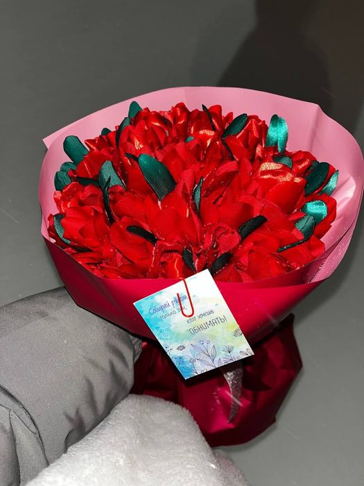 Продажа букетов: розы, тюльпаны, пионы