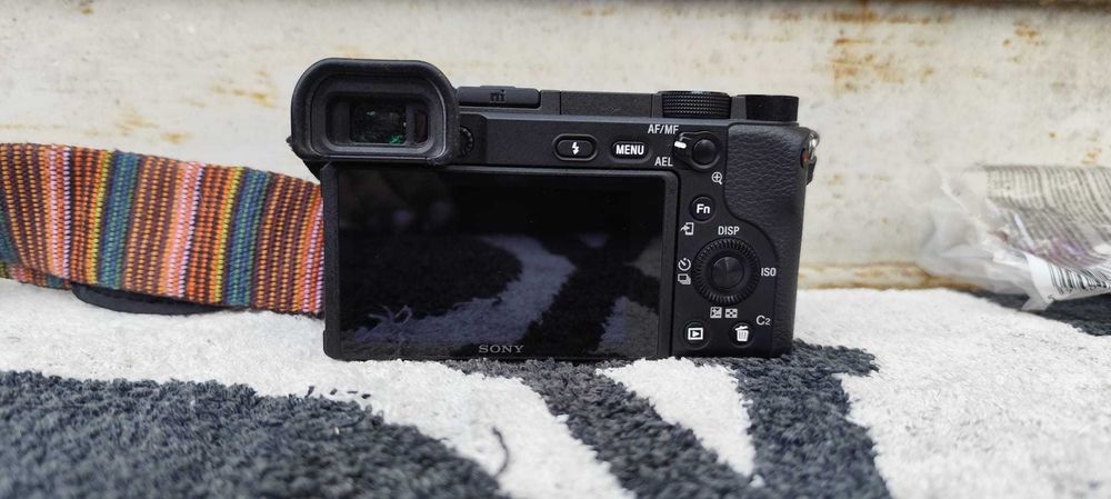 Sony Alpha A6400 + Sigma 30mm F1.4 – Garanție 2028, full box, 4 baterii extra, 3.800 cadre