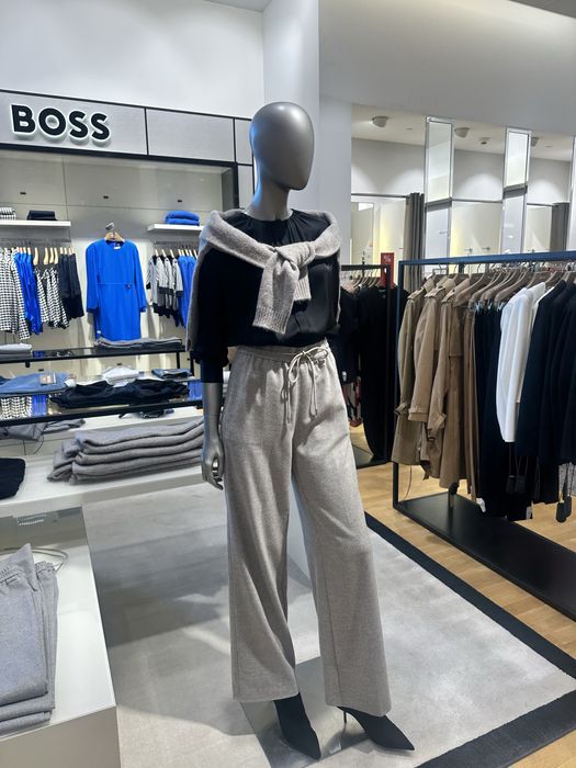 Boss pantaloni gri de la 900 Ron la 500 Ron