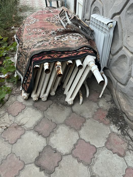 Продам чугунные батареи