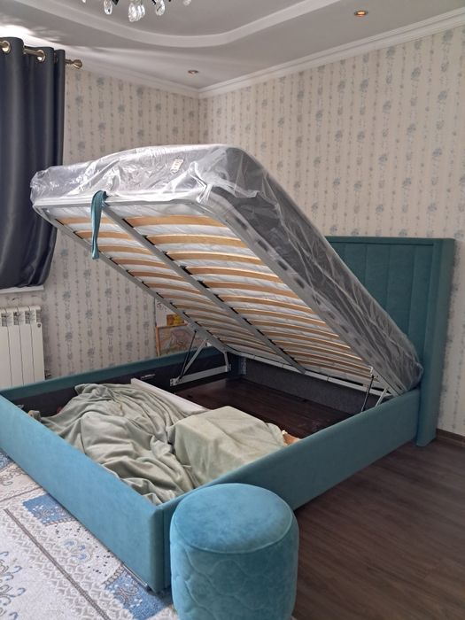 Срочно продам кровать с матрасом!