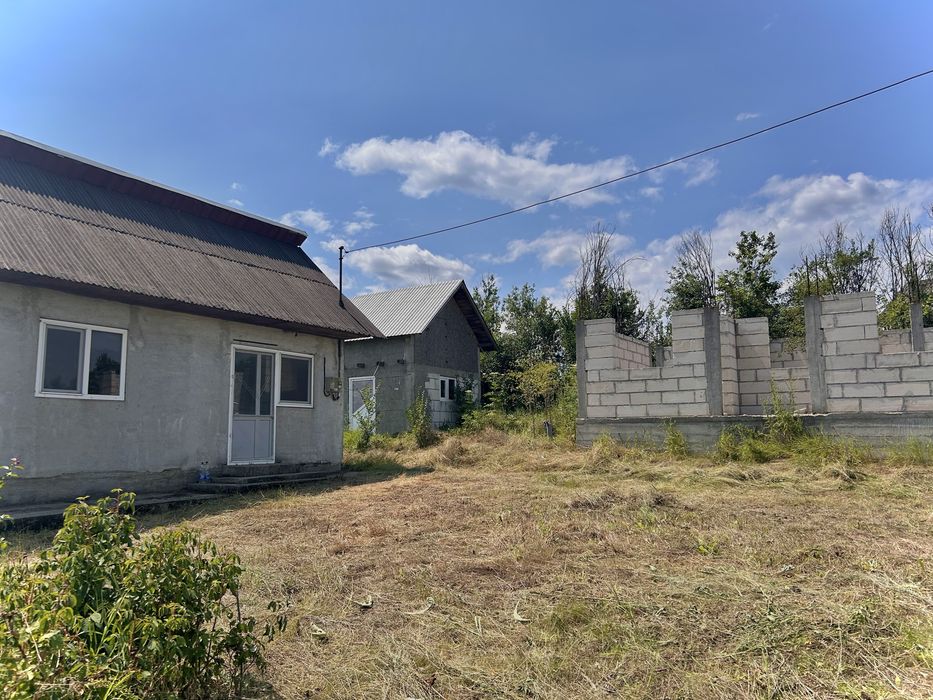 Casa si teren de vanzare