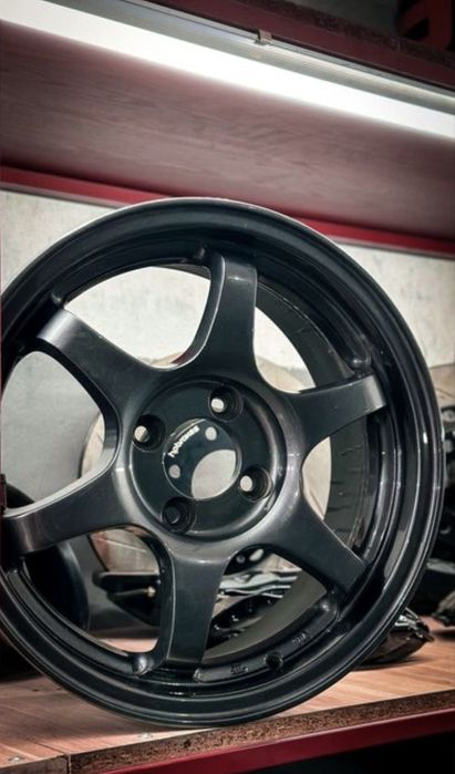 Продам диски R15 в идиальном состоянии не китай с шинами новыми