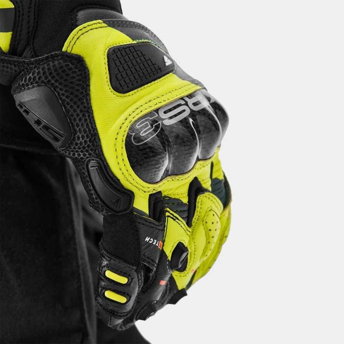 Къси мото ръкавици за мотор SHIMA XRS3 CARBON,вентилация и протектори с ...
