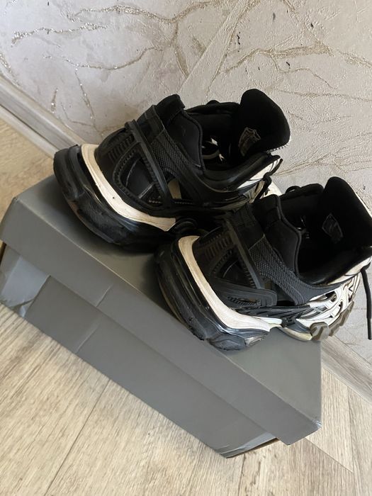 Balenciaga track2