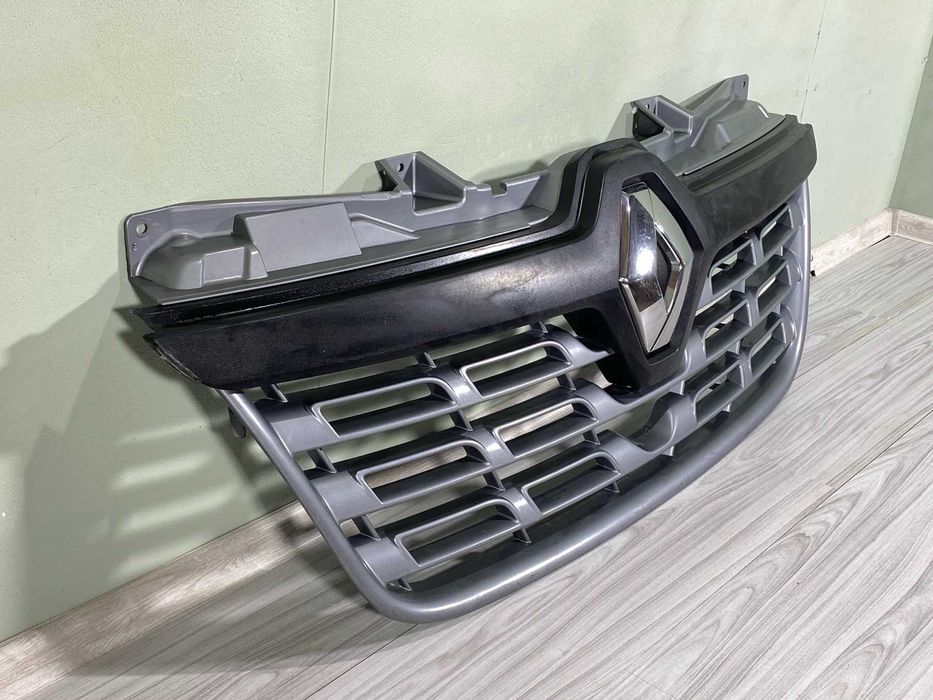 решетка радиаторна Renault Master 2015-2019 г. #1036V