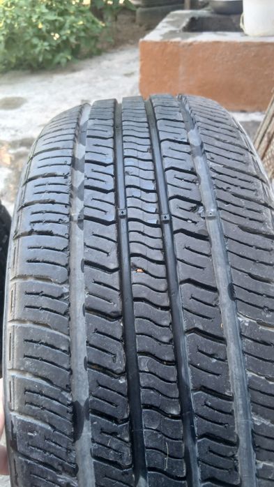Kumho balon sotiladi tishi yaxshi r16