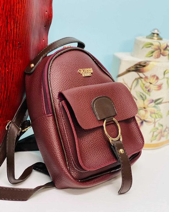 Дамска раница на Guess