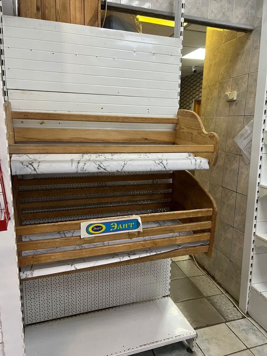Продам стеллаж с хлебными полками